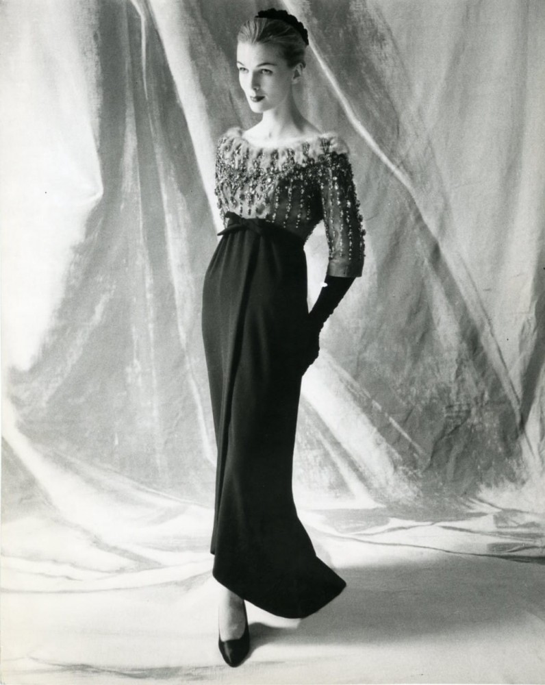 Cristóbal-Balenciaga-Haute-Couture-Fall-1958-©Balenciaga-Archives-Paris-Studio-Kublin-1024x1287
