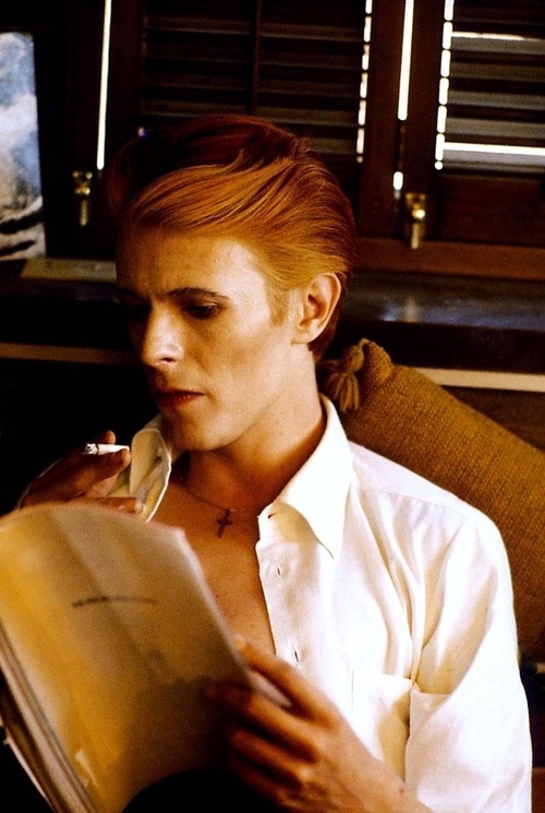 David-Bowie-On-set-of-“The-Man-Who-Fell-To-Earth”.-by-Steve-Schapiro