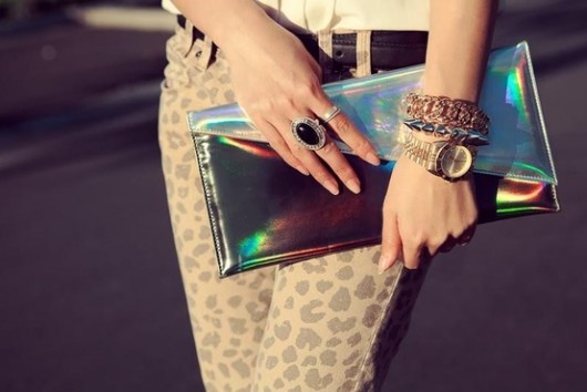 holographic-clutch