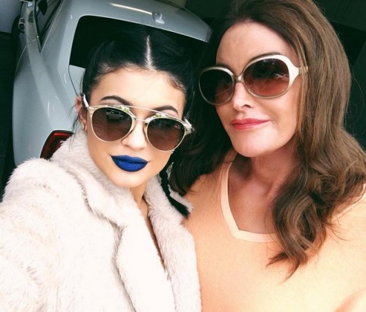 what-kylie-jenner-blue-lipstick